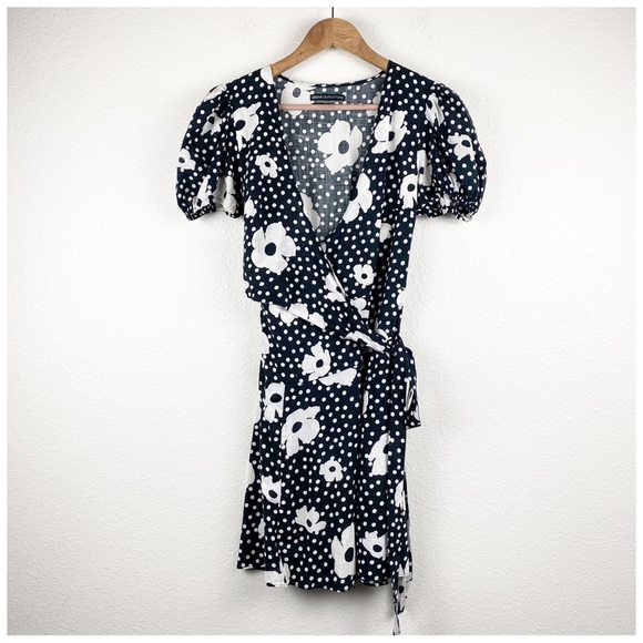Urban Outfitters Jocelyn Black Floral Wrap Dress Size Small - Picture 4 of 13